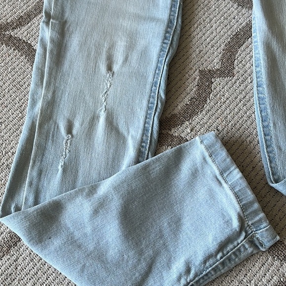 SO highly rise Skinny distressed light wash jeans - Picture 7 of 10